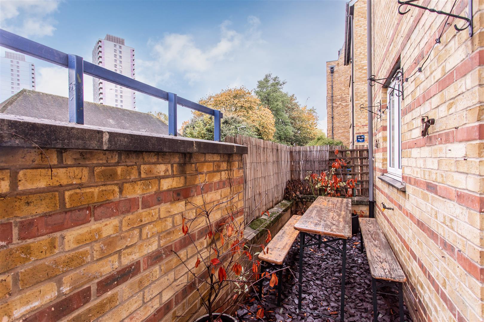 3 bed property in Rainhill Way, Bow